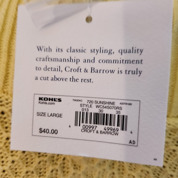 Buttery yellow light weight knit sweater - Picture 2 of 7